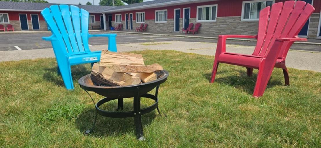 Maple Leaf Inn Kincardine Eksteriør billede